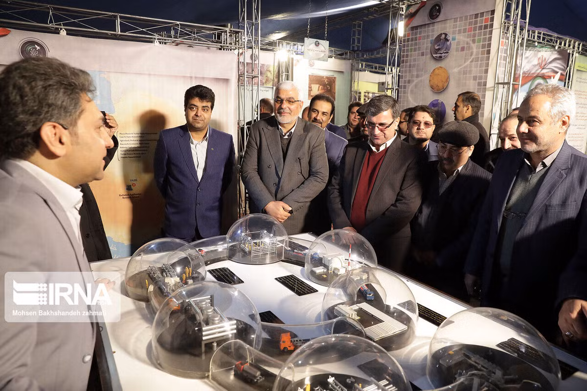 Một mô hình lò phản ứng hạt nhân khép kín được trưng bày. Nguồn ảnh: IRNA.