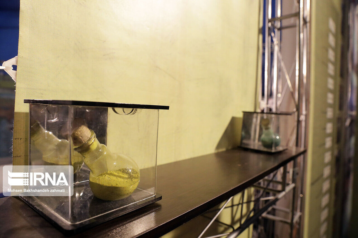 Các loại hợp chất thành phẩm được sử dụng trong chế tạo hạt nhân cũng được Iran trưng bày một cách công khai. Nguồn ảnh: IRNA.