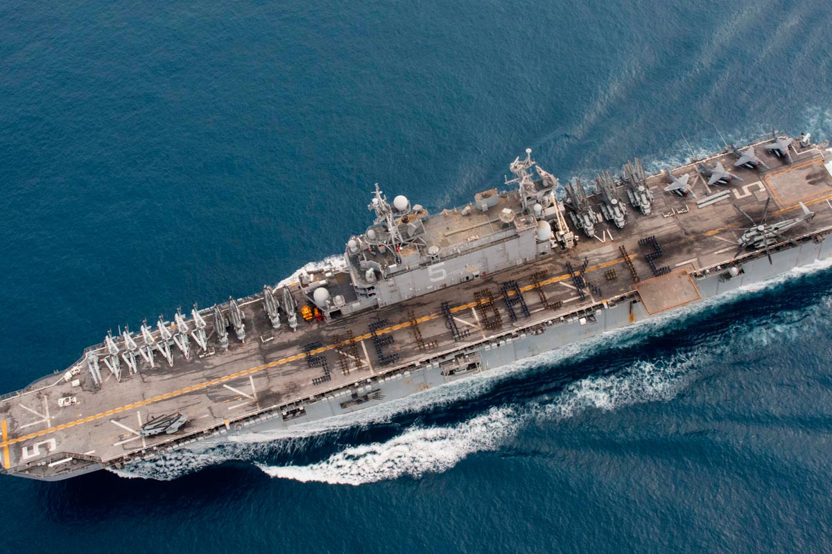 Theo đó, hai dự án đóng tàu của Mỹ hiện tại bao gồm một tàu đổ bộ tấn công lớp America sẽ bị rút bớt 650 triệu USD và một tàu vận tải tốc độ cao lớp Spearhead bị rút bớt 261 triệu USD.