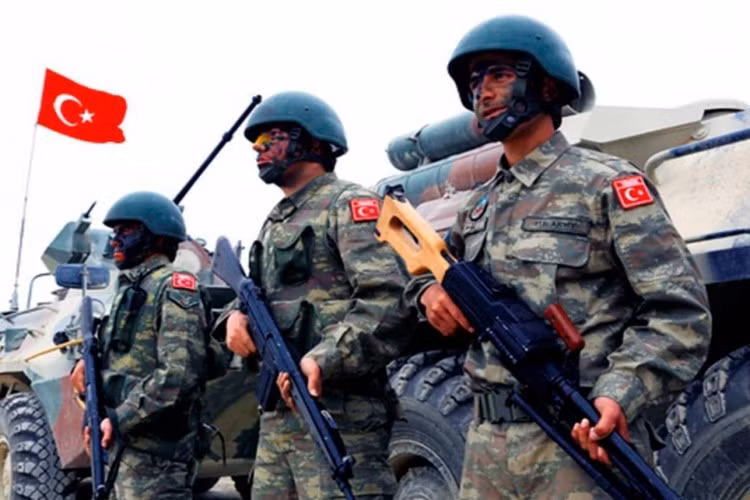 Bên cạnh đó, những gì quân đội Thổ Nhĩ Kỳ đang làm ở Syria, vì những lý do chưa rõ ràng đã không được ông Erdogan nói tới, các chuyên gia Nga tin rằng tuyên bố của ông sẽ không được Damascus xem xét.