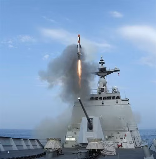 Loại động cơ SSE-750K được chúng ta lựa chọn mới chỉ được Samsung Hàn Quốc hoàn thiện hồi năm 2015 và đưa vào sử dụng trên tên lửa chiến thuật SSM-750 Sea Dragon của Hàn Quốc. Nguồn ảnh: Pinterest.