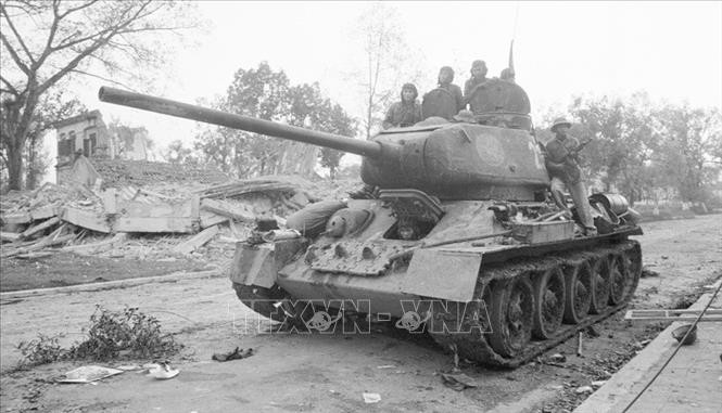 Cuối cùng là loại xe tăng ra đời từ năm 1945 - xe tăng T-34-85 - loại xe tăng được Liên Xô sản xuất trong Chiến tranh Thế giới thứ hai nhưng chưa đóng góp được nhiều cho cuộc chiến thì chiến tranh đã kết thúc. Nguồn ảnh: TTXVN.