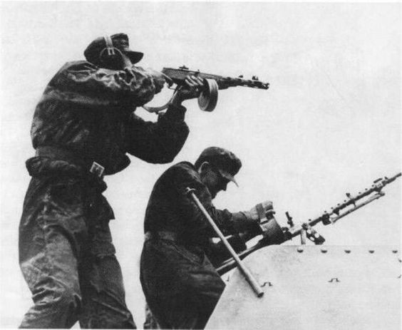 Trong cuộc chiến tranh biên giới năm 1979, khá nhiều khẩu tiểu liên PPSh-41 đã được trang bị cho du kích địa phương để tham chiến chống quân xâm lược. Nguồn ảnh: Pinterest.