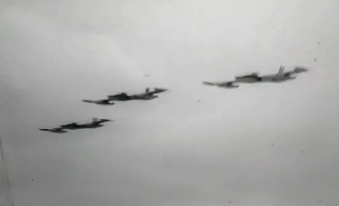 Mặc dù vậy, dù nhiều lý do khác nhau trong đó phần lớn là do vấn đề liên lạc kỹ thuật và hậu cần nên những chiếc A-37 của chúng ta chỉ hoạt động riêng lẻ, không sử dụng trong đội hình tấn công chung với MiG-21 của Không quân Việt Nam. Nguồn ảnh: TL.