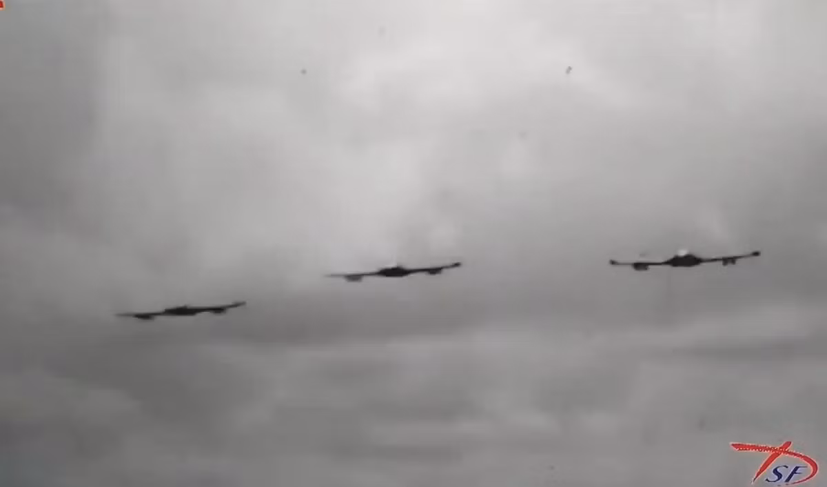 Trong thời gian từ năm 1977 tới năm 1979, các máy bay ném bom A-37 của Sư đoàn Không quân B-72 đã góp phần vào việc giải phóng nhân dân Campuchia khỏi nạn diệt chủng. Nguồn ảnh: TL.