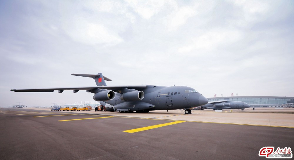 Tuy nhiên khi so vơi siêu vận tải cơ chiến lược C-5M có tải trọng tối đa lên tới 129 tấn hoặc An-124 của Nga có tải trọng tối đa tới 150 tấn, Y-20 của Trung Quốc vẫn thua kém vài bậc. Nguồn ảnh: QQ.