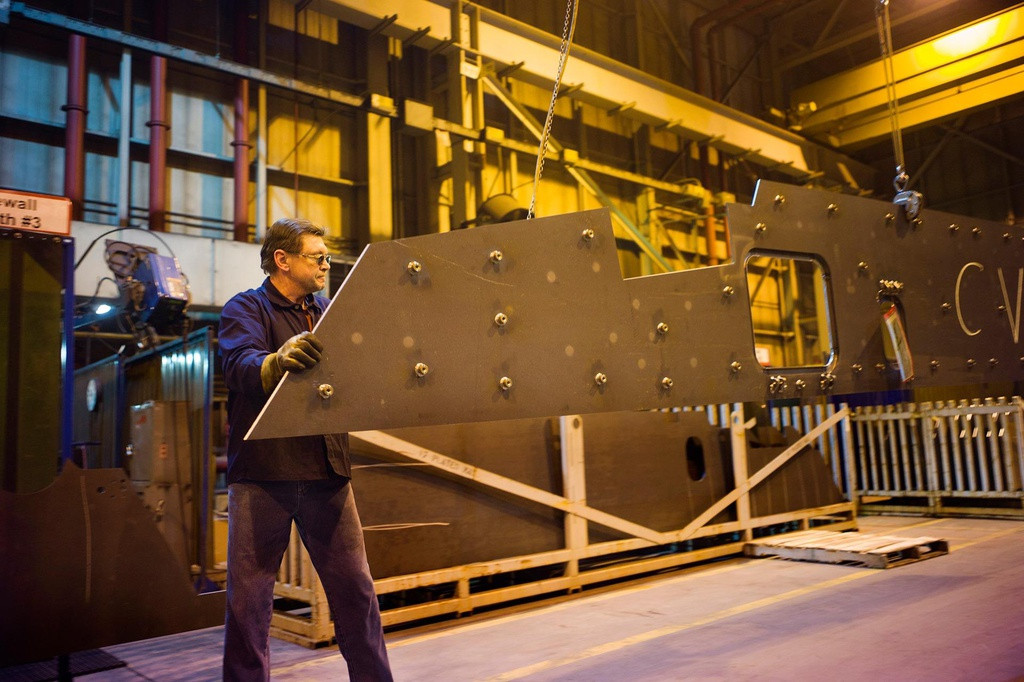 Về hoả lực, M1A2 SEP V3 sẽ được trang bị đạn chống tăng xuyên giáp thế hệ thứ 5 với tên mã M829E4 - được cho là có sức công phá mạnh hơn nhiều các loại đạn xuyên giáp hiện tại Mỹ đang sử dụng. Nguồn ảnh: MilitaryArmForces.