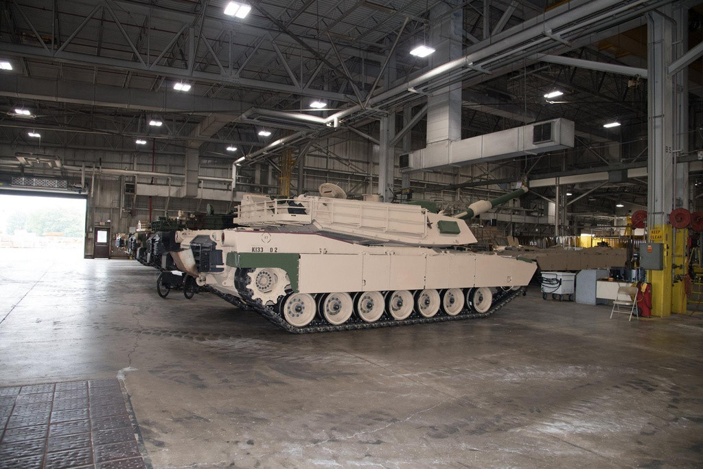 Các thông tin được tiết lộ cho biết, siêu tăng M1A2 SEP V3 sẽ được nâng cấp các màn hình hiện thị màu LCD kiểu mới, hệ thống quan sát ảnh nhiệt, động cơ phụ trợ và hệ thống liên lạc đời mới. Nguồn ảnh: MilitaryArmForces.