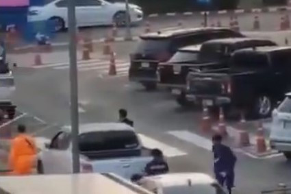 Quan nhan xa sung may, nhieu nguoi tu vong o trung tam thuong mai Thai Lan