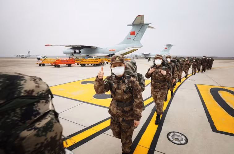 Cung cấp sức mạnh cho những chiếc máy bay vận tải 60 tấn này là 4 động cơ Aviadvigatel PS-90-76 kiểu turbofan. Với những động cơ cực khỏe này sẽ giúp cho máy bay đạt vận tốc cực đại 900 km/h