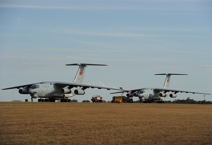 Máy bay từ đơn vị không quân này cũng vận chuyển 3 đội hỗ trợ y tế của quân đội vào ngày 24-1, đêm trước Tết Nguyên đán đến Vũ Hán