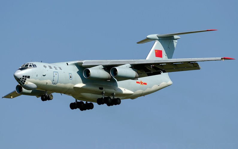 Trước đó, các máy bay vận tải quân sự được triển khai trong một nhiệm vụ hỗ trợ động đất ở tỉnh Thanh Hải