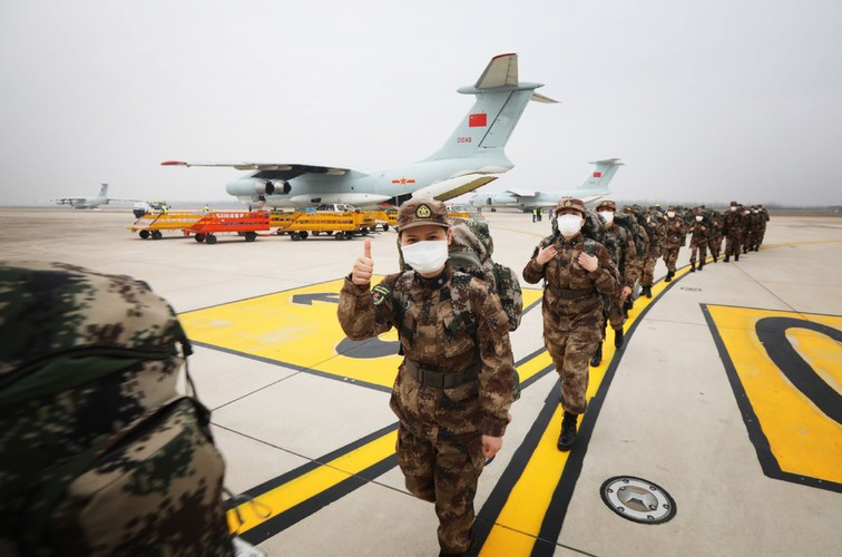 Cung cấp sức mạnh cho những chiếc máy bay vận tải 60 tấn này là 4 động cơ Aviadvigatel PS-90-76 kiểu turbofan. Với những động cơ cực khỏe này sẽ giúp cho máy bay đạt vận tốc cực đại 900 km/h