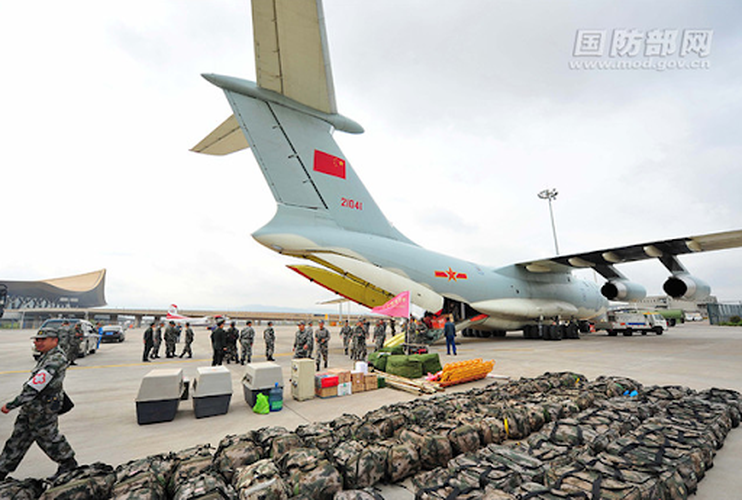 8 chiếc máy bay vận tải IL-76 từ một đơn vị của Không quân trong Chiến khu Trung ương Quân Giải phóng Nhân dân Trung Quốc đã chở 795 nhân viên y tế từ các lực lượng vũ trang