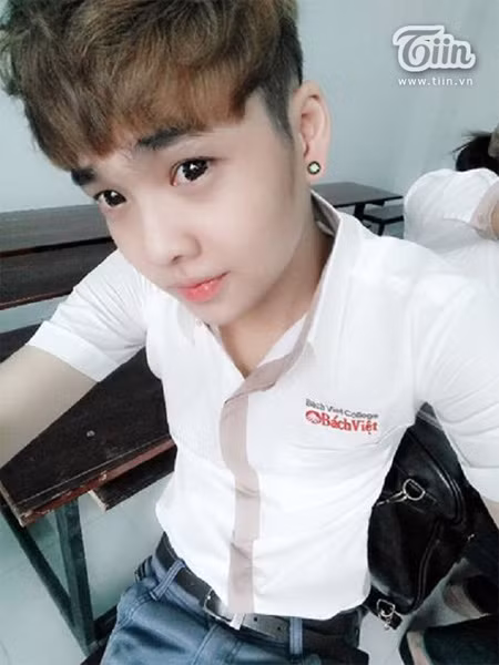 Hưng kể: “Mình bắt đầu giả gái lần đầu tiên vào giao thừa năm 2013. Lúc đó mọi người phát hiện mình có khả năng này nên thường giao những vai nữ riêng cho mình. Vì là trai giả gái nên thường được mọi người chú ý hơn và may mắn là mình nhận được cảm tình của người xem”.