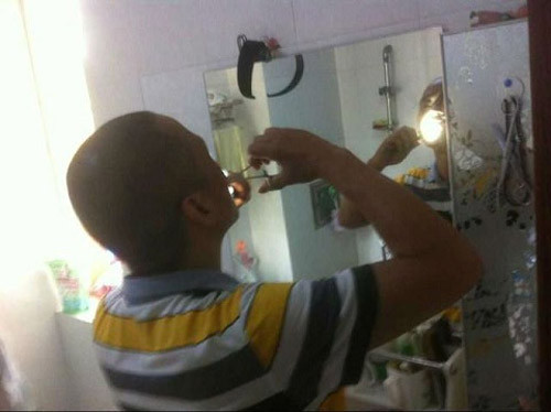 Nguòi dàn ong càm kéo tụ phãu thuạt u trong miẹng