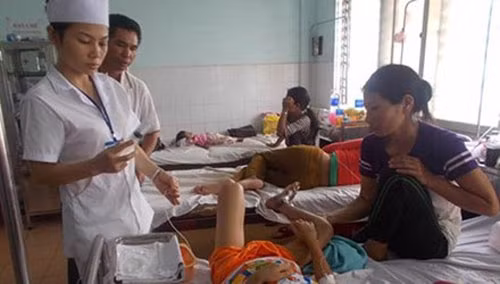 Rán lục duoi dỏ cán mọt bé trai dén hon me