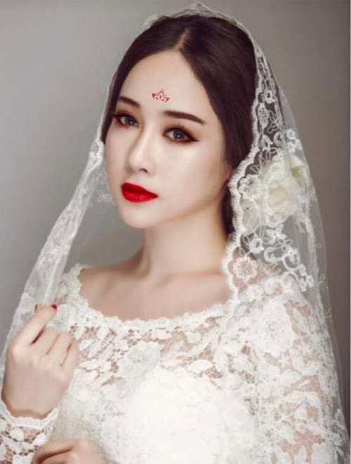 Tự nhận là phiên bản lỗi của Võ Tắc Thiên nhưng hot girl bán hàng online Helen Thanh Thảo được dân mạng khen ngợi với tấm hình này.