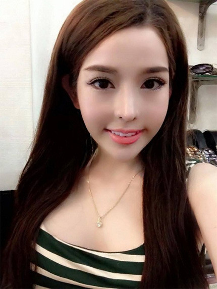 Giữa năm 2014, trên mạng Việt bỗng xuất hiện một nhân vật mới toanh nhưng nổi như cồn: Vân Tokyo, tên thật Tăng Ngọc Vân, sống ở TP HCM.