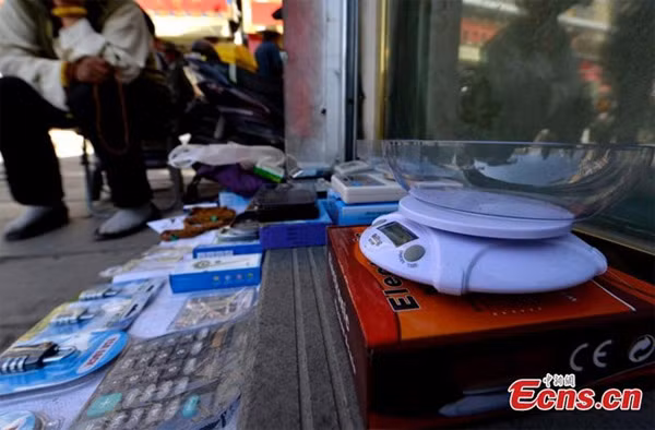 Cạn cảnh phó Tay Tạng bán dong trùng hạ thảo nhu bán rau-Hinh-10