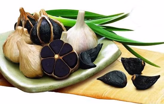 Tỏi đen hiện là mặt hàng rất hot trên thị trường, với giá 1,4-2,5 triệu đồng một kg. Sở dĩ như vậy vì nó được cho là có công dụng tuyệt vời đối với sức khỏe.