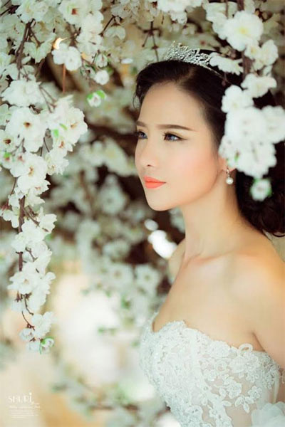 Không chỉ được biết đến là một nữ game thủ tài năng, Minh Trúc còn để lại ấn tượng với những bộ ảnh cosplay cực chất. Trong nhiều bộ ảnh, cô gái sinh năm 1992 này còn được nhận xét là sở hữu gương mặt có nhiều nét giống nữ diễn viên nổi tiếng người Trung Quốc, Lưu Diệc Phi.