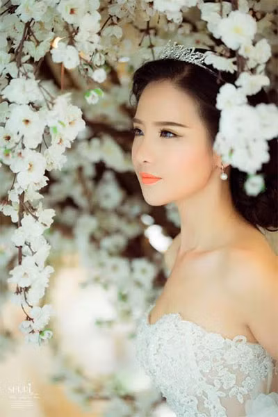 Không chỉ được biết đến là một nữ game thủ tài năng, Minh Trúc còn để lại ấn tượng với những bộ ảnh cosplay cực chất. Trong nhiều bộ ảnh, cô gái sinh năm 1992 này còn được nhận xét là sở hữu gương mặt có nhiều nét giống nữ diễn viên nổi tiếng người Trung Quốc, Lưu Diệc Phi.