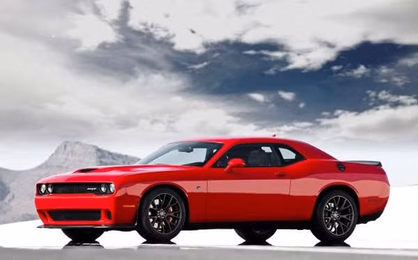 Xe nên tránh của Dodge - Challenger R/T (V8): Mẫu xe này sở hữu kiểu dáng tương đối cũ kỹ và có trọng lượng lớn.