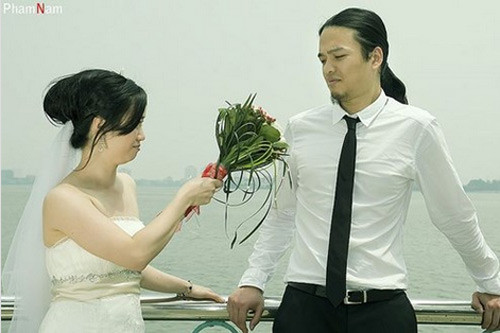 9. Khi đã sợ vợ, thì chẳng bao giờ bị các em chân dài, bồ bịch...lừa dối, quỵt tiền, thậm chí “úp sọt”. Vì đến ta còn sợ thì các em ấy cũng chạy mất dép trước chị nhà.