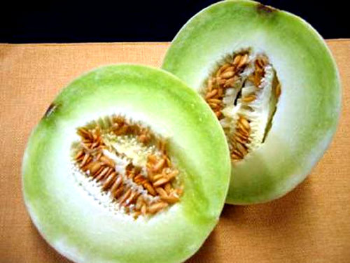 Loại quả này chứa rất nhiều folate, loại vitamin cần cho tim, ngăn khuyết tật ở thai nhi và duy trì trí tuệ minh mẫn ngay cả khi về già. Nó cũng giàu vitamin A, C, E, giúp sáng mắt, chống lão hóa và tăng sức đề kháng,