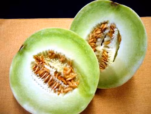 Loại quả này chứa rất nhiều folate, loại vitamin cần cho tim, ngăn khuyết tật ở thai nhi và duy trì trí tuệ minh mẫn ngay cả khi về già. Nó cũng giàu vitamin A, C, E, giúp sáng mắt, chống lão hóa và tăng sức đề kháng,