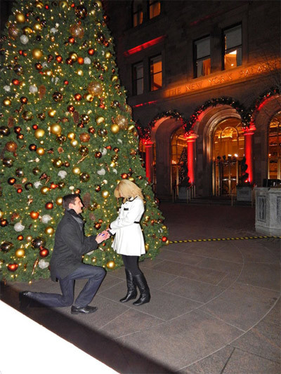 Cặp đôi Farah và Zachary tại Khách sạn New York, New York, Mỹ.