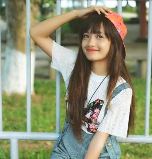 Trang Facebook của 9X Quảng Bình hiện thu hút gần 35.000 lượt người theo dõi. Khi được cộng đồng mạng chú ý, cô không cảm thấy phiền toái mà rất vui khi được làm quen với nhiều bạn mới.