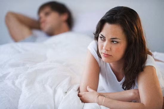 Ngoại tình để trả thù. Nhiều phụ nữ ngoại tình như một cách trả đũa bạn đời do anh ta đã phản bội. Có những người âm thầm hả hê khi chồng bị cắm sừng, cũng có nhiều người không giấu giếm việc mình đang ăn nem để thưởng thức cảm giác cay đắng của chồng.