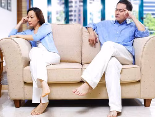 Có bồ để ép chồng ly dị. Nhiều phụ nữ chủ động ngoại tình để chấm dứt cuộc hôn nhân không mong muốn. Việc công khai có bồ là một thông điệp gửi đến người chồng rằng cô muốn ly dị. 