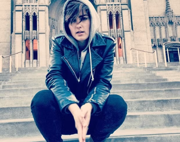 Cô nàng tomboy kiều diễm Nicole cũng là người lập ra dự án phim Time of death nói về những người ung thư vú, bệnh mà mẹ cô cũng mắc phải. Bộ phim cảm động ra mắt cuối năm 2013 này đã nhận được giải thưởng lớn, và quan trọng là đem lại hy vọng cho nhiều người. 