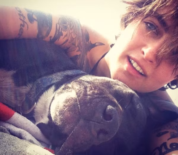  Nhưng cô đã vượt qua những cay đắng, nghiệt ngã của cuộc đời để vươn lên, trở thành một người có ích, thần lượng của nhiều bạn trẻ.