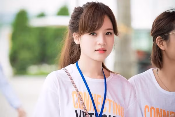 Mỗi dịp về Việt Nam, Thy Trang đều tích cực tham gia các hoạt động thiện nguyện. Tiêu biểu, hè 2014, Trang tham gia giải chạy từ thiện nhằm quyên góp tiền cho học sinh miền núi Conecting Viet Youth với tư cách là thành viên bộ phận truyền thông.