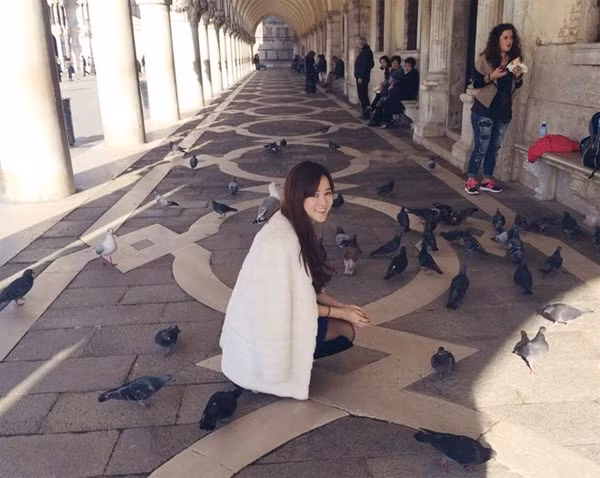 Cuộc sống của một du học sinh đòi hỏi tính tự lập cao, hầu hết các khó khăn đều phải tự tìm cách giải quyết. Điều đó khiến cô nàng trở nên chín chắn và trưởng thành hơn.