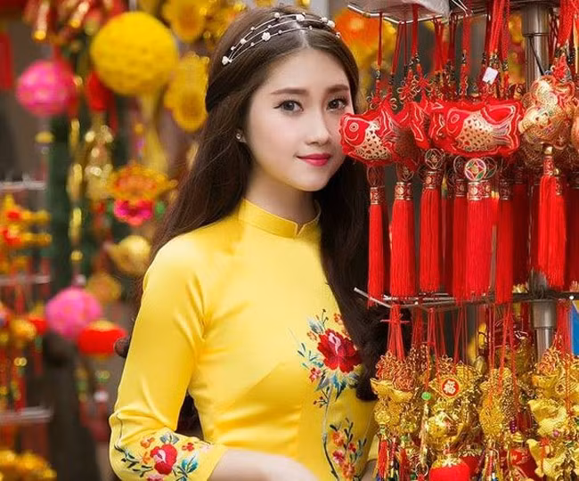 Hot girl Ly Còi cũng không thua kém các người đẹp bán quần áo online khác về nhan sắc và mức độ thành công.