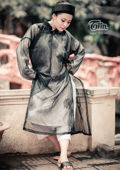  Hoài Linh tốt nghiệp ĐH Công đoàn và hiện là nhân viên kế toán tại quê nhà Tuyên Quang.