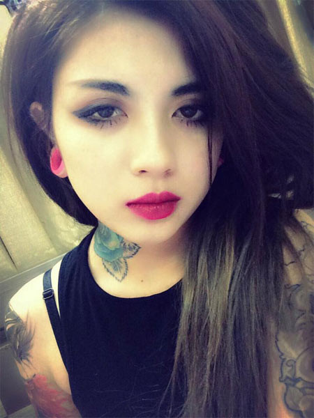 Nữ thợ xăm xinh đẹp chia sẻ, cô cố gắng trong công việc vì muốn mọi người nhìn nhận đúng hơn về nghệ thuật xăm mình, không đồng nhất nó với sự đua đòi hư hỏng.