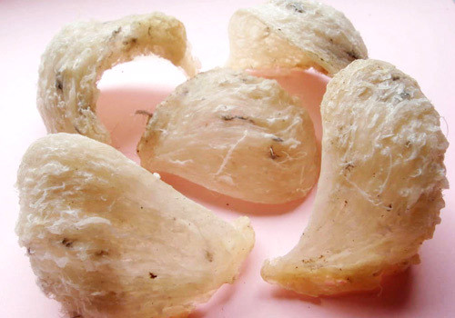 Sụ thạt vè yén sào dùng nuóc tảy toilet dẻ làm tráng