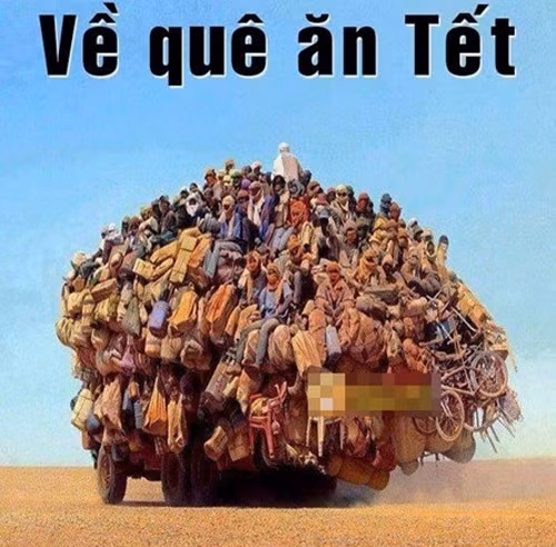 Cảnh tàu xe chen chúc được phóng đại trong bức ảnh chế về Tết.