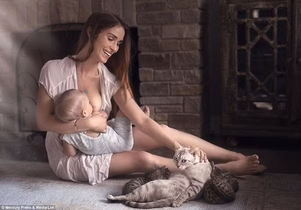 Ivette Ivens cho rằng, ngắm loạt ảnh cho con bú này, có thể thấy những người phụ nữ “trong sáng, xinh đẹp, thánh thiện, đầy hạnh phúc”.