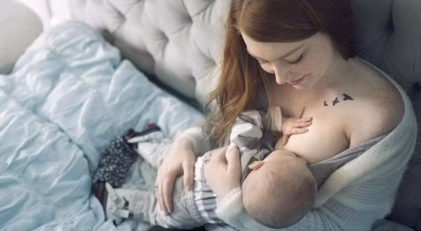 Vì vậy, bà có quan điểm: Ở bất cứ đâu, bất cứ lúc nào, bạn cũng có thể cho con bú một cách tự nhiên nhất.