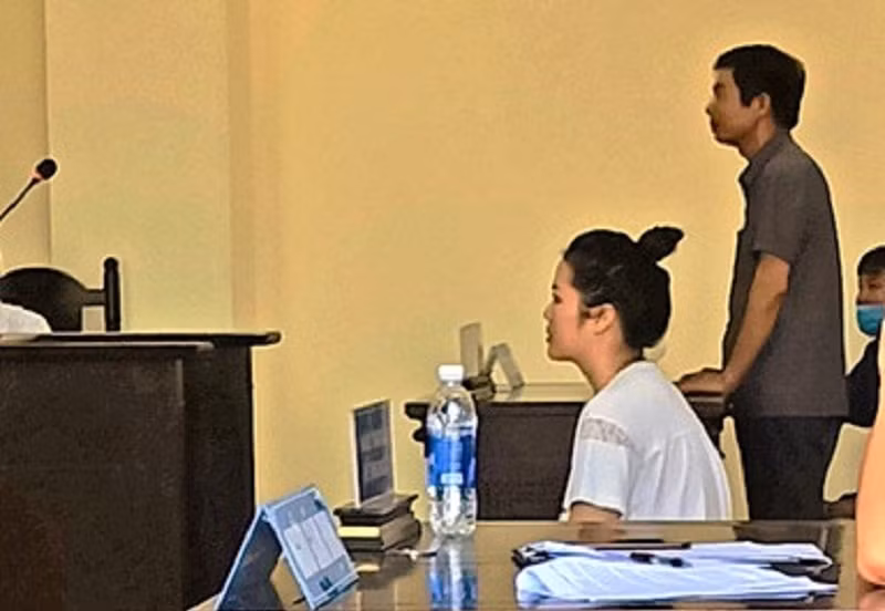 Sau khi gây án, bị cáo Hà đã gọi điện cho một người bạn đến giúp và cùng nhau đưa nạn nhân đến Bệnh viện đa khoa Hợp Lực (TP.Thanh Hóa) để cấp cứu, nhưng do vết thương quá nặng nên anh L.T.V đã tử vong. Sau khi nạn nhân tử vong, Hà đã đến cơ quan công an đầu thú và khai nhận hành vi phạm tội của mình.