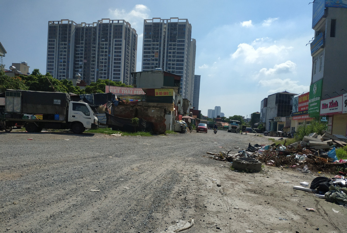 Trung tâm phát triển quỹ đất chủ trì cùng UBND các phường: Định Công, Thịnh Liệt và các phòng, ban liên quan của Quân đẩy nhanh tiến độ thực hiện công tác giải phóng mặt bằng dự án đầu tư xây dựng đường 2,5 (đoạn từ Đầm Hồng đến Quốc lộ 1A) trên địa bàn quận Hoàng Mai.