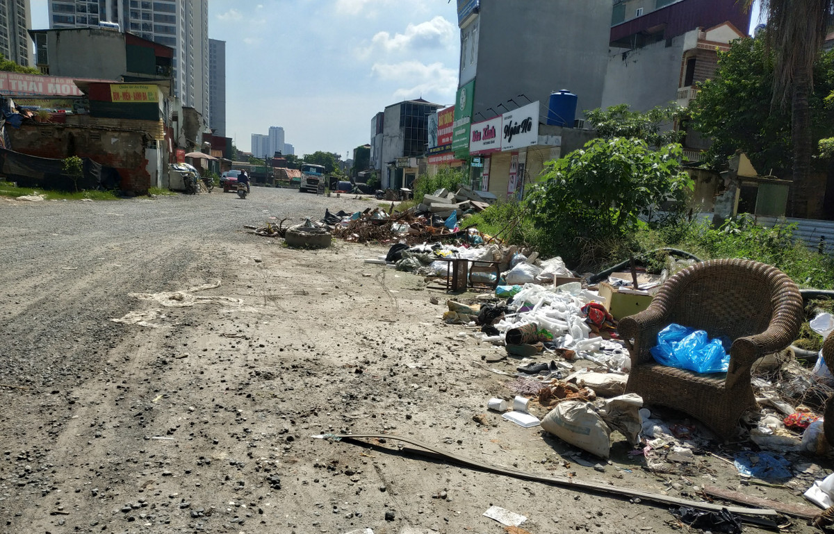 Tuyến đường Đầm Hồng - Giáp Bát, tuyến đường nối từ Khương Trung (Thanh Xuân) đến Giải Phóng (đối diện với đường Kim Đồng hiện nay) chỉ dài 2,1km.