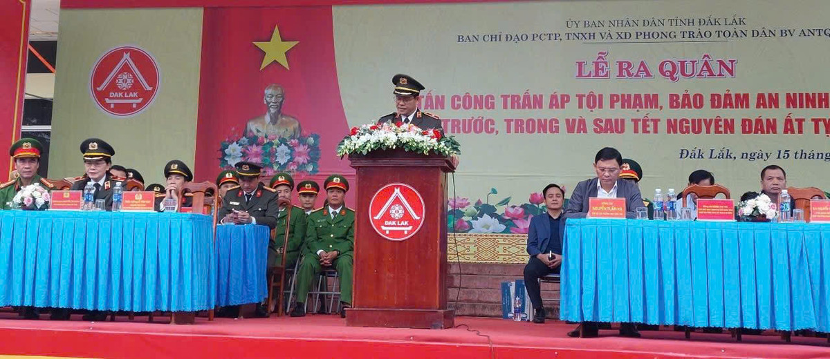 Đắk Lắk: Ra quân cao điểm bảo đảm TT-ATGT dịp lễ, tết 2025 Dak Lak: Ra quan cao diem bao dam TT-ATGT dip le, tet 2025